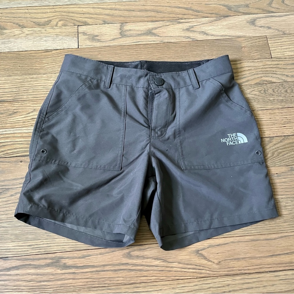NWT The North Face Kids Girl's Amphibious Shorts. Graphite Grey. Size M (10/12).